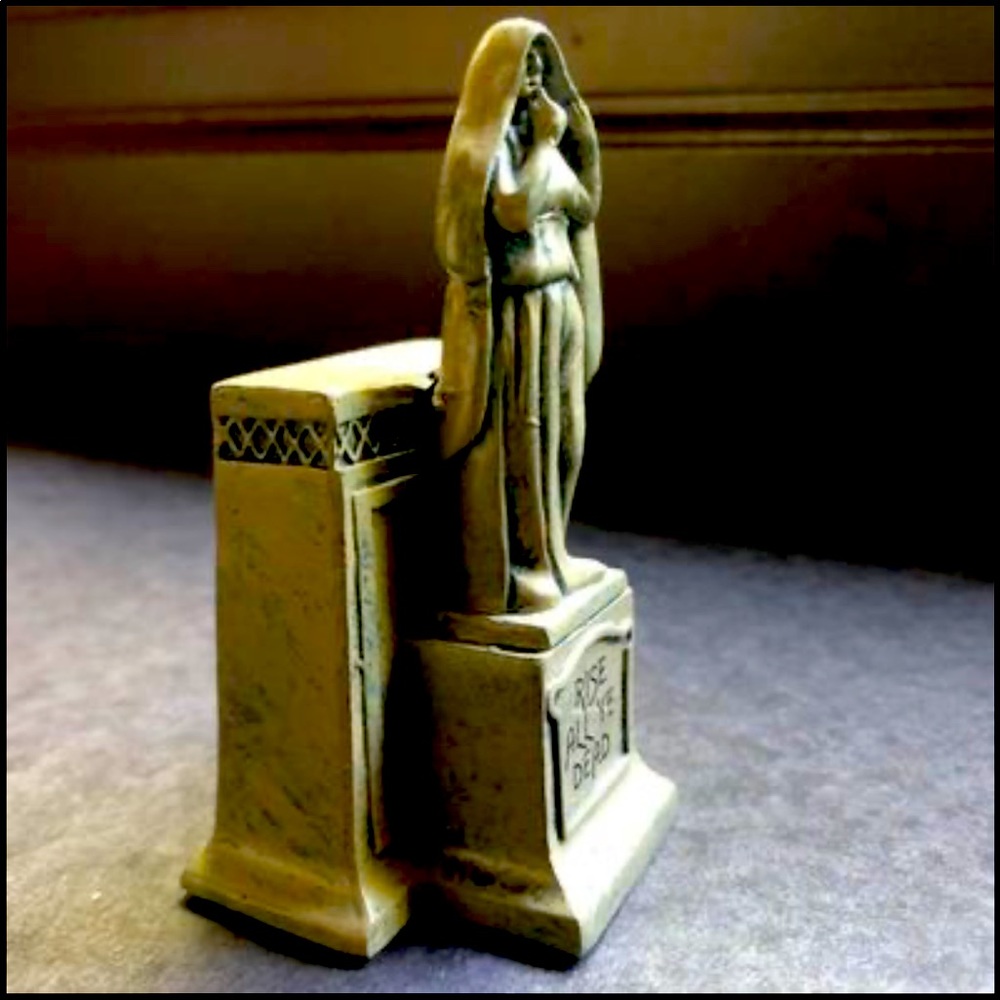 "RISE ALL YE DEAD" Grave Stone, Haunted House Decoration (plastic)